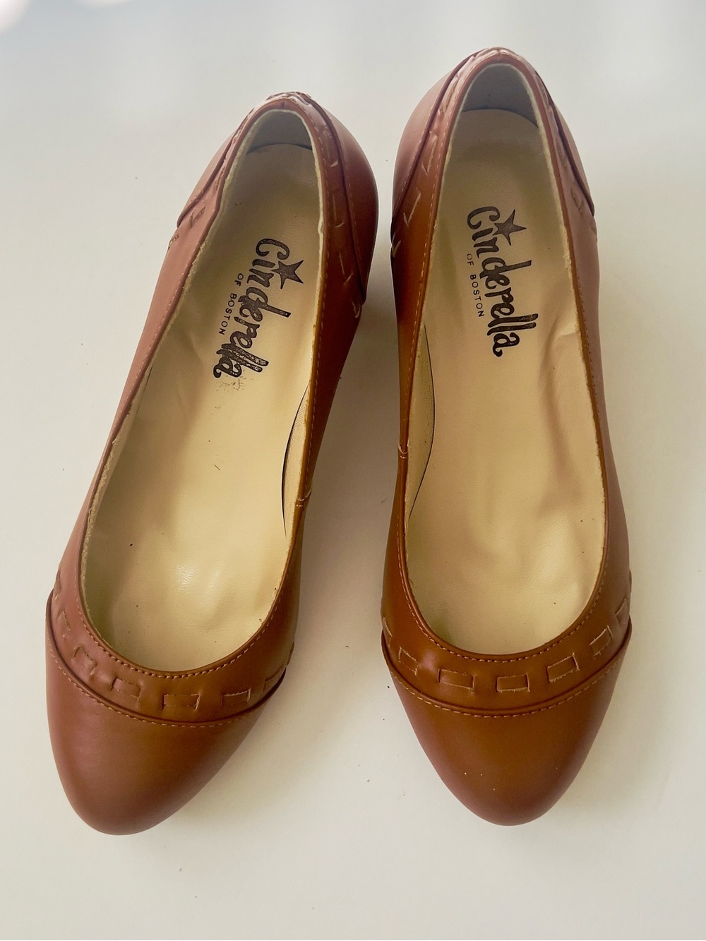 Cinderella of Boston Women's Brown Leather 2-in Heels Size 3M